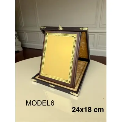 DERİ KUTULU AHŞAP ÜZERİ METAL BORDÜRLÜ PLAKETLER 24x18